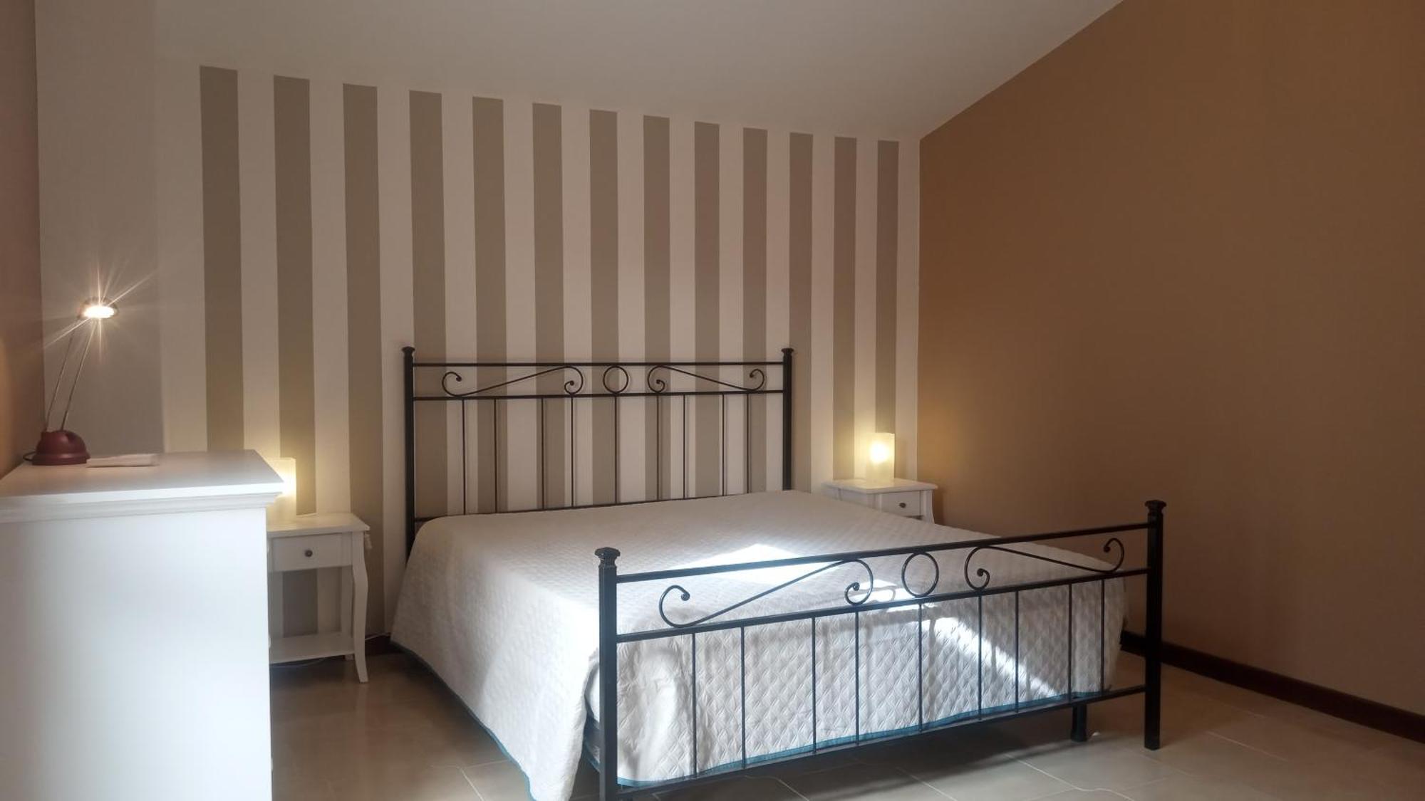B&B Hollywood Olivadi Exteriör bild